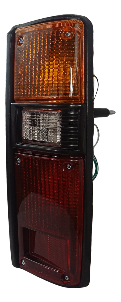 CALAVERA TY PICK UP 79-83 FILO NEGRO C/FOCO LUCID DEPO (U.T.P) IZQ