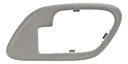 MANIJA INTERIOR CV CHEYENNE/CUSTOM 95-98/SUBURBAN 95-99/SILVERADO 95-98/TAHOE 95-99  GM SIERRA/YUKON 95-98  CD ESCALADE ESV 95-00  CV PICK UP 95-98  SOLO BISEL GRIS PLASTICO HUSHAN Izquierdo Delantera/Trasera  