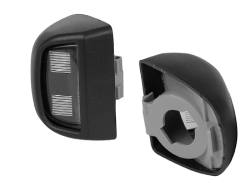 [500-0615-01] CUBIERTA LUZ DE PLACA TRASERA CV CHEYENNE/SILVERADO 99-13/CV AVALANCHE 02-13/CV SUBURBAN/CV TAHOE 00-14/GM SIERRA 99-13/GM YUKON 00-14 1 PIEZA NEGRA TW DER/IZQ