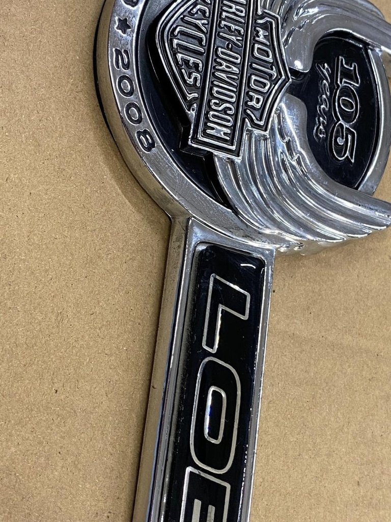 Emblema Letrero Ford Harley Lobo 105 Años