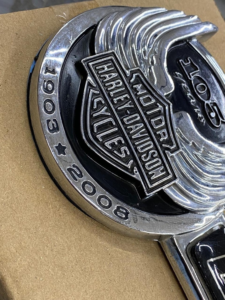Emblema Letrero Fd Harley 105 Años F 250