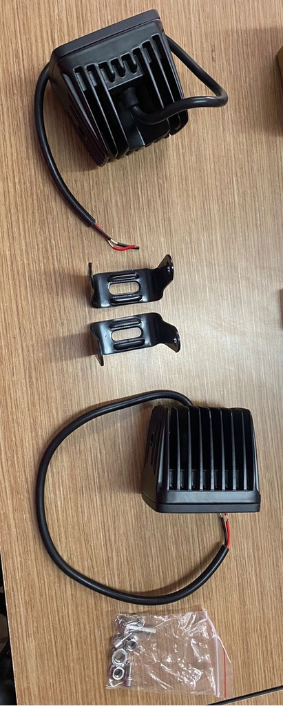 Faro Cuadrado 4 Leds Alta Intensidad 3   P A R  C/base