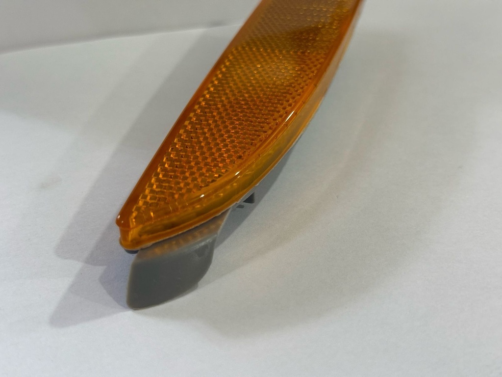 Cuarto Reflejante Trasero Lateral Mz 3 04-09 Der