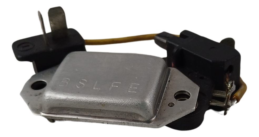 Regulador Datsun Hitachi Con Porta Carbon A Un Lado 12v