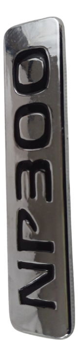 EMBLEMA LETRAS PLACA NP300 CROMO