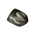 EMBLEMA LOGO PARRILLA DG STRATUS 96-99 ENCAPSULADO CROMO 4X3.5CM