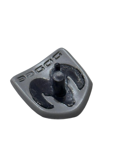 EMBLEMA LOGO PARRILLA DG STRATUS 96-99 ENCAPSULADO CROMO 4X3.5CM