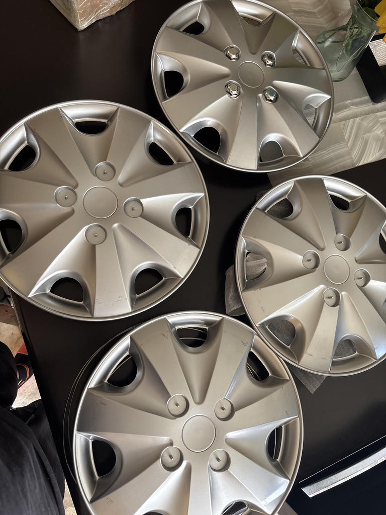 TAPON POLVERA ABS RIN 13 JGO 4 PZ GRIS DETALLE