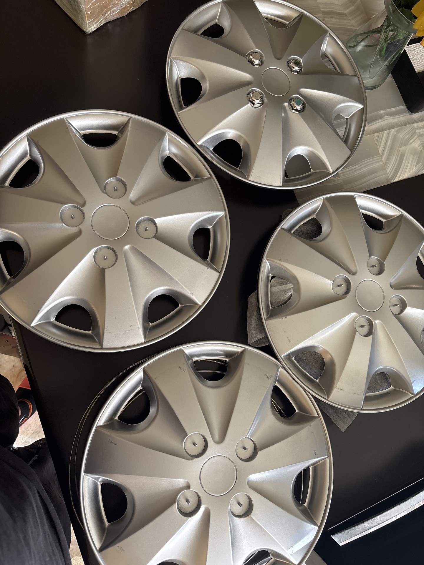 [POLR13-4D] TAPON POLVERA ABS RIN 13 JGO 4 PZ GRIS DETALLE