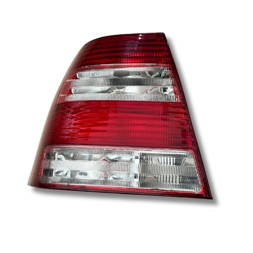 CALAVERA IZQ JETTA A4 04-05 HUMO ***Hast