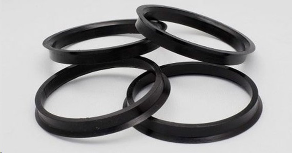 CENTRADOR RIN NEGRO PLASTICO  (67.1 x 54.1) 4PZAS