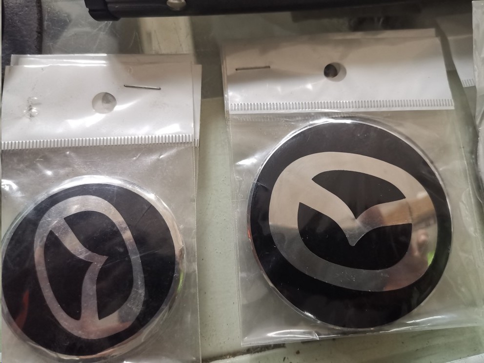 EMBLEMA CENTRO RIN MAZDA GRANDE