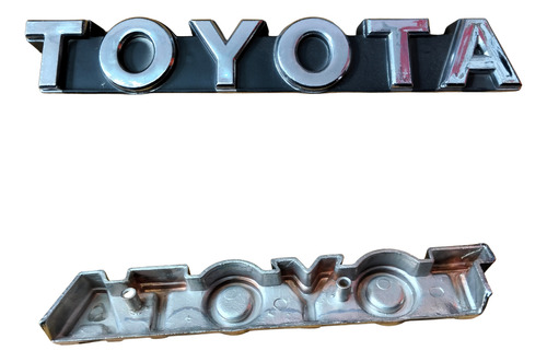EMBLEMA PARRILLA TOYOTA P.U. LETRAS