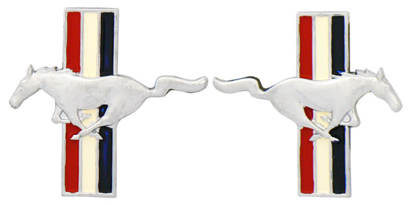 ESCUDO CABALLO MUSTANG CON BANDERA 3"
