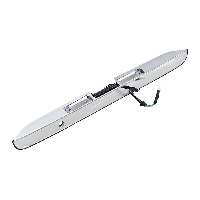 MOLDURA 5TA PUERTA TY HIACE 06-19  CON MANIJA CON HOYO PARA LLAVE CON LUZ DE PLACA CROMADA    