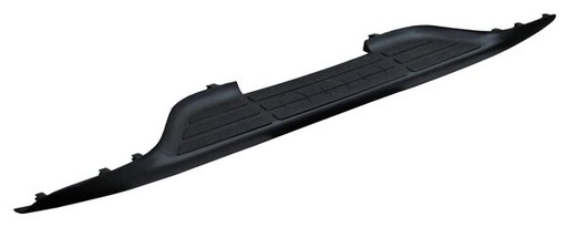 [011-0639-31] MOLDURA DEFENSA TRASERA CV SILVERADO 99-06 NEGRA 1500/2500 V6/V8 6/8 CILINDROS 4.8/5.3L 2/4 PUERTAS CENTRAL